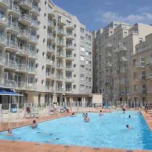 Appartement Zwembad Met Frontaal Zeezicht