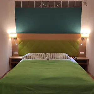vintage-apartment.graz-austria-hotels.com/
