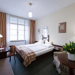 4* Alojamento de Acomodação e Pequeno-almoço Continental Hotel-pension