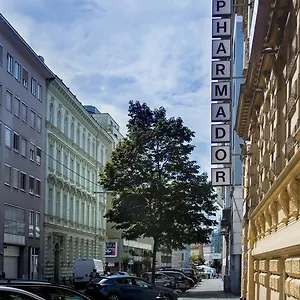 B&B Pharmador, Viena