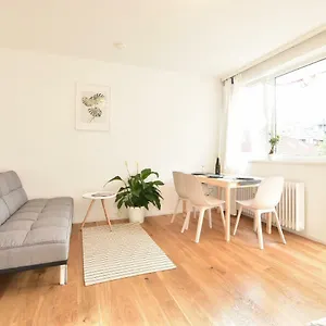 Peaceful Studio Near Center Apartment